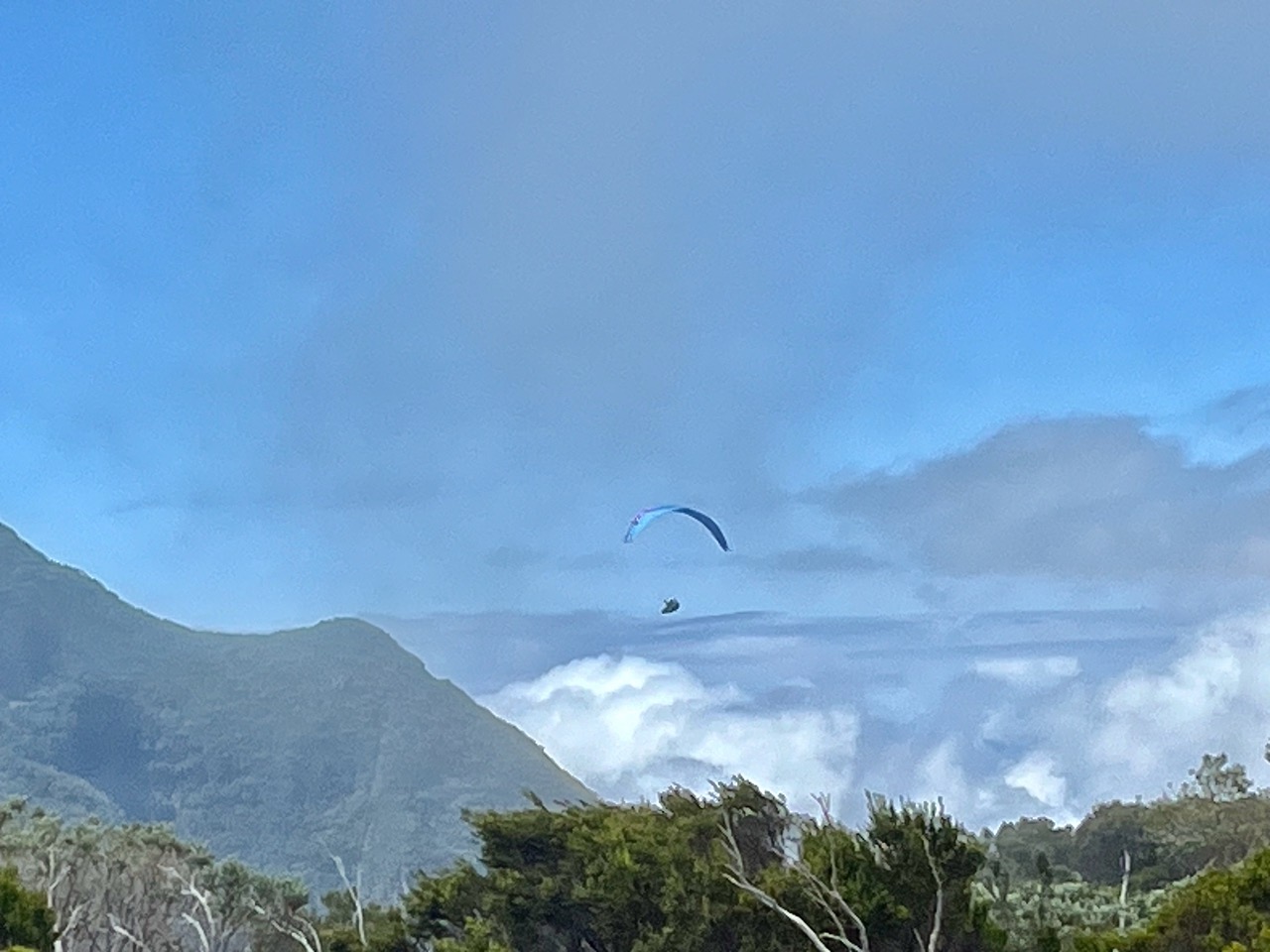 apparition au dessus des nuages.jpeg