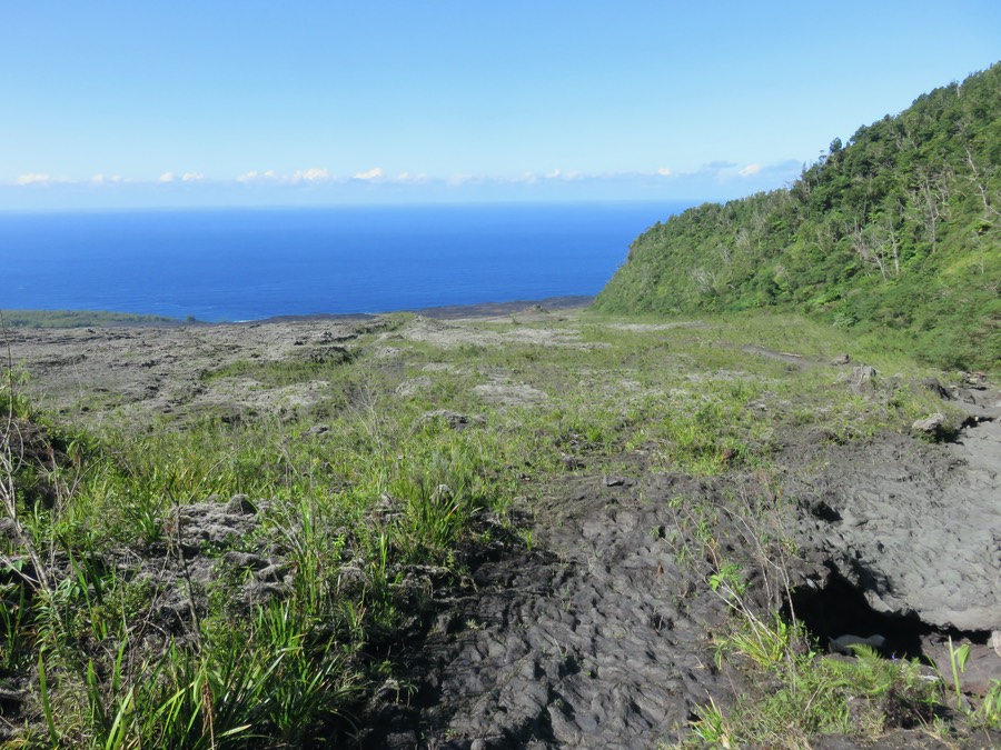 7. Trottoir de lave polie par les avalasses