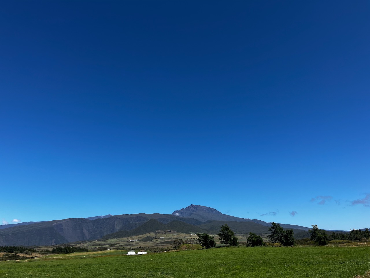 1. La Plaine,le Piton des Neiges,pas un nuage ou presuqe.jpeg