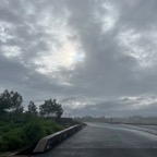 1. arrivée sur le parking, et sous les nuages..jpeg