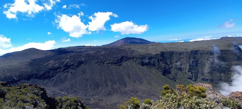 Cap_Blanc_Piton_de_la_Fournaise-20240409_121240.jpg