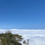 5. À l'arrivée, malgré le soleil, la mer de nuages est déjà là..jpeg